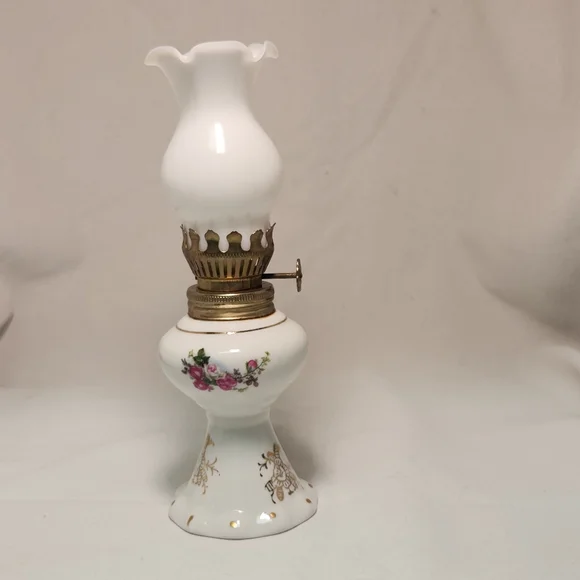 Vintage Mini Oil Lamp - Picture 5 of 8